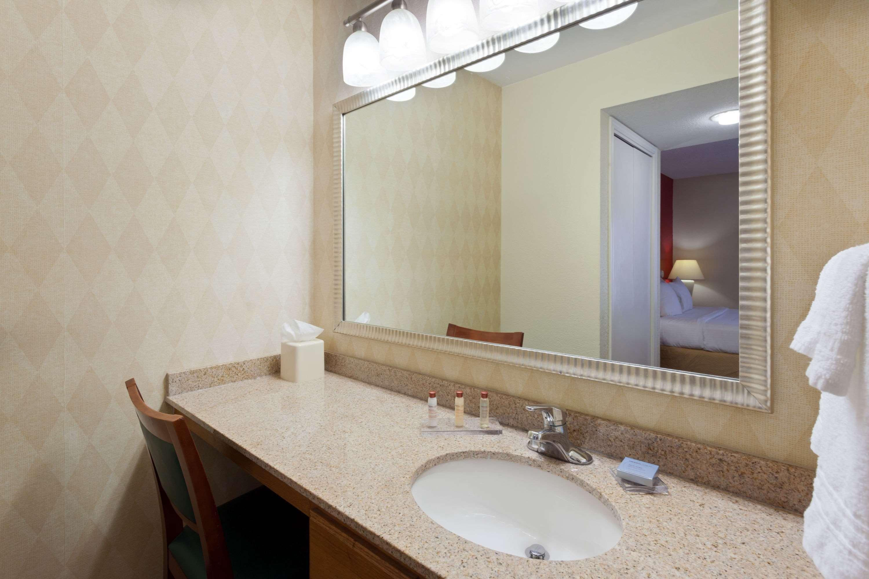 Hawthorn Suites By Wyndham Dearborn/Detroit Esterno foto