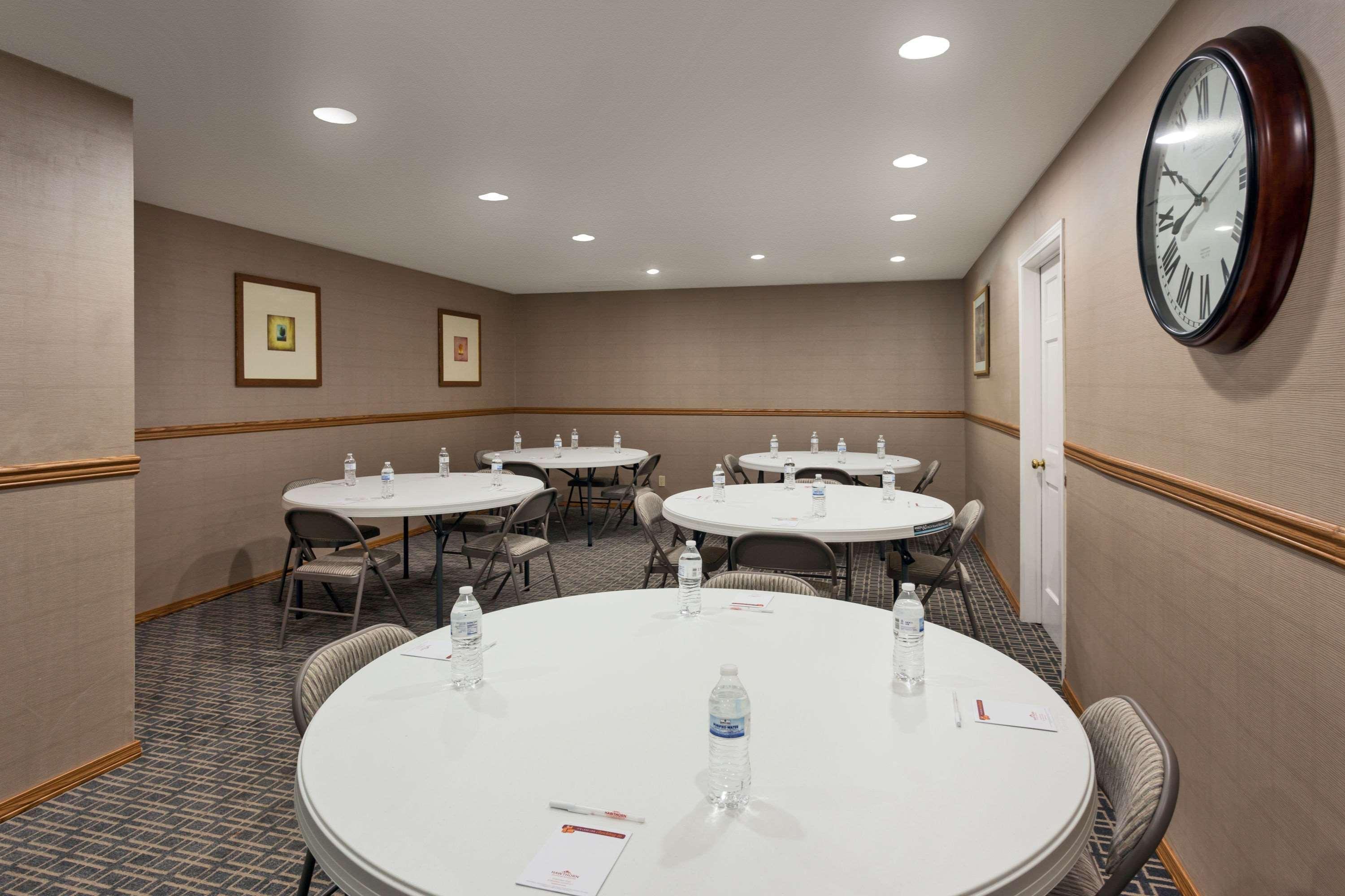 Hawthorn Suites By Wyndham Dearborn/Detroit Esterno foto