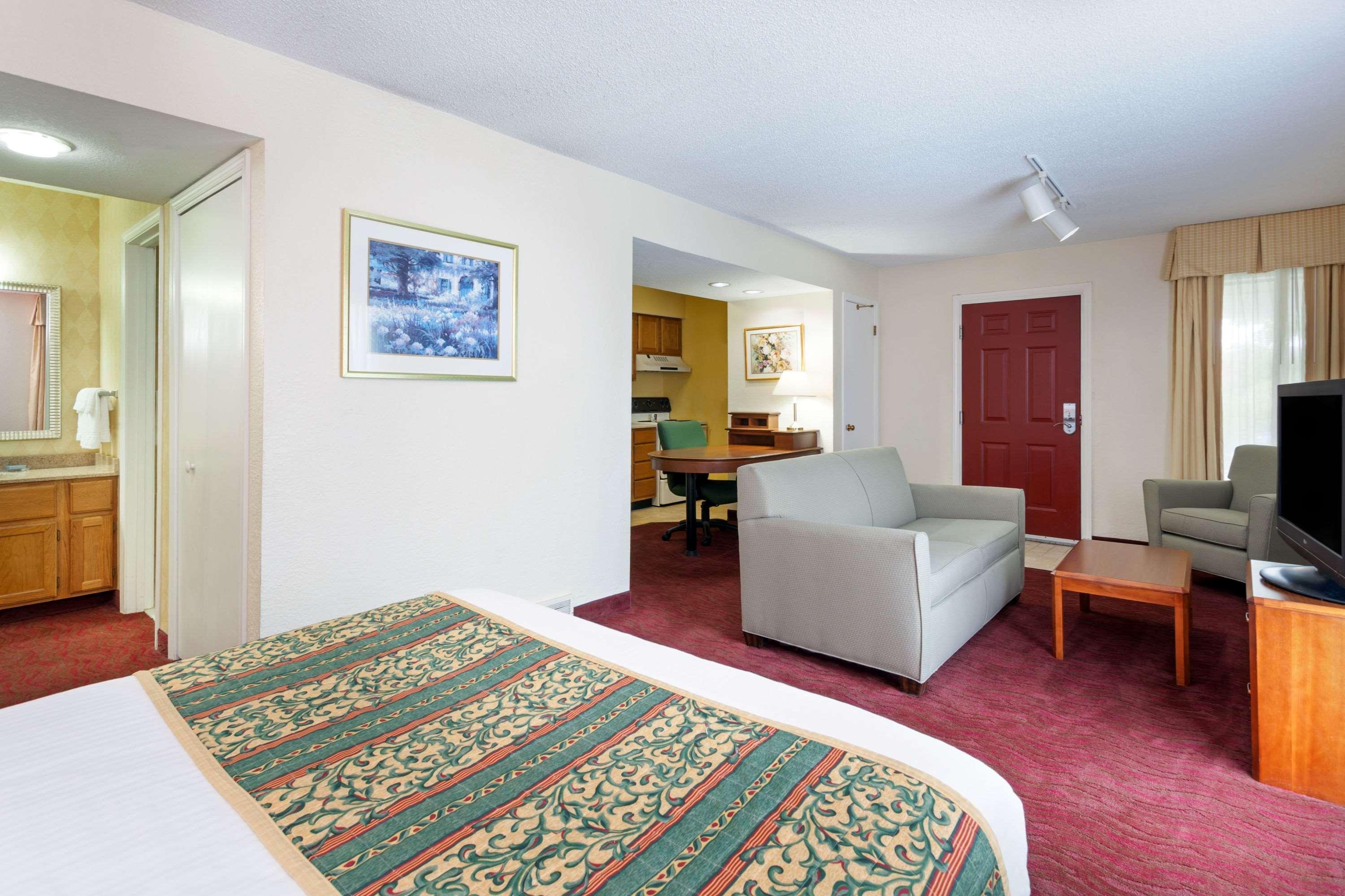 Hawthorn Suites By Wyndham Dearborn/Detroit Esterno foto