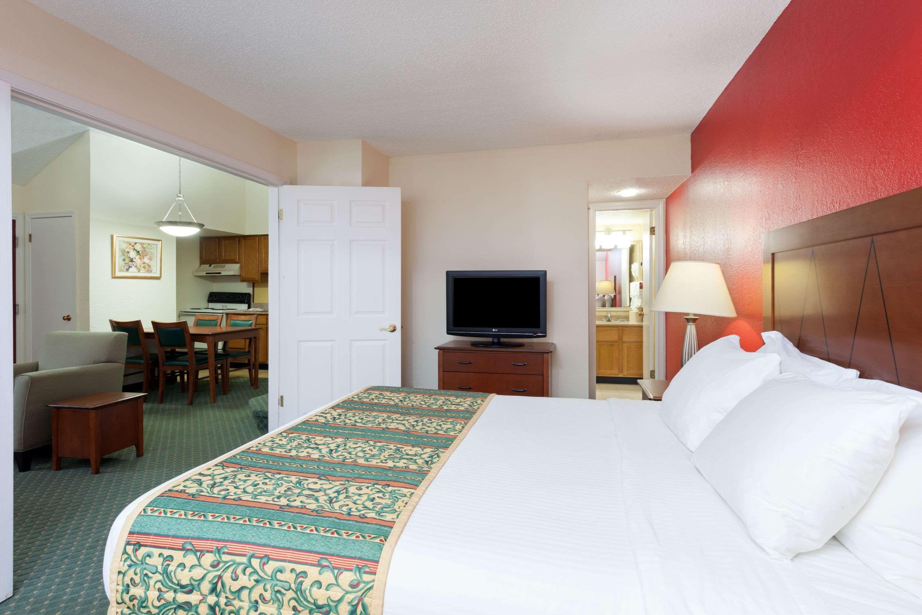 Hawthorn Suites By Wyndham Dearborn/Detroit Esterno foto